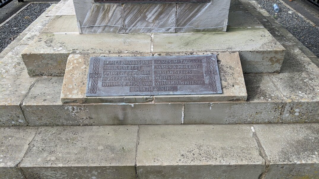 Coylton and Rankinston War Memorial景点图片