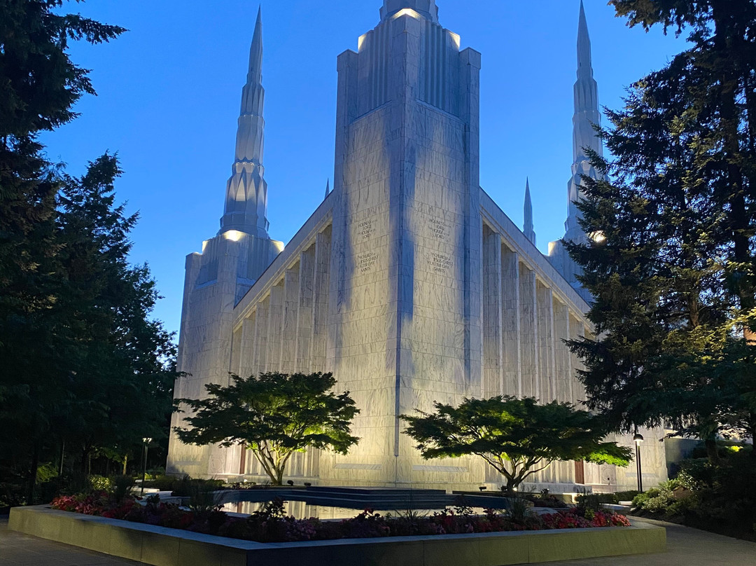 Portland Temple Visitors' Center-莱克奥斯韦戈必去景点