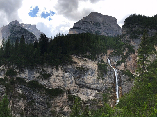 Astor Apartments主图