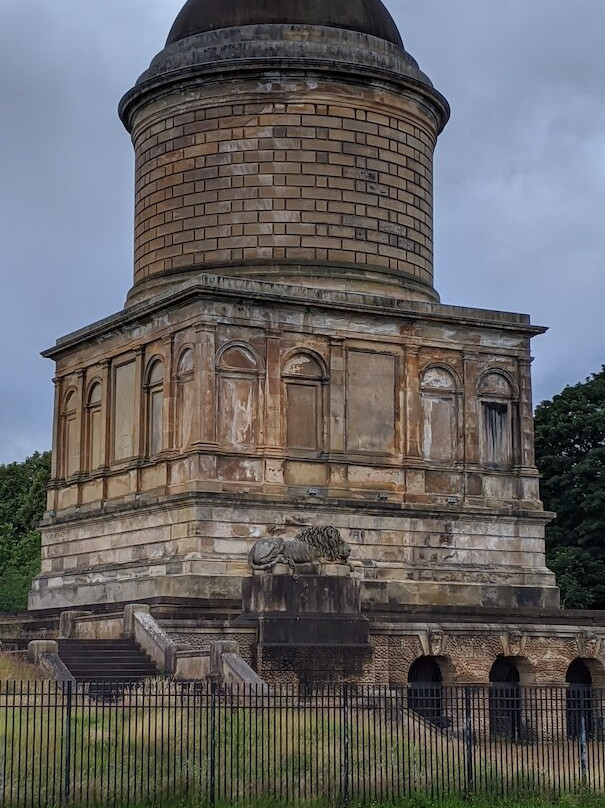 Hamilton Mausoleum景点图片