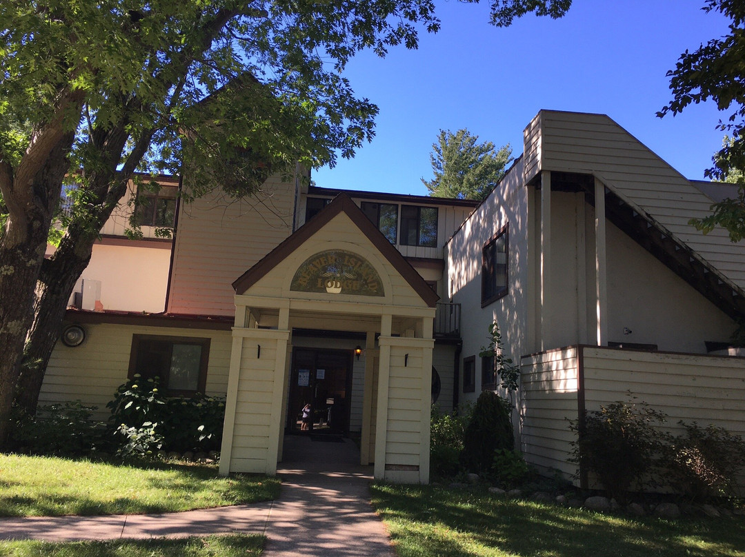 Beaver Island Lodge主图