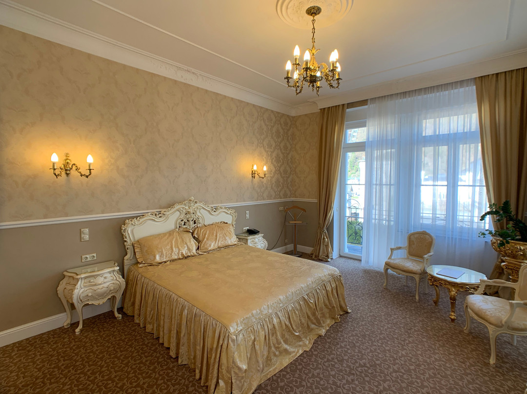 Bismarck's Hotel主图