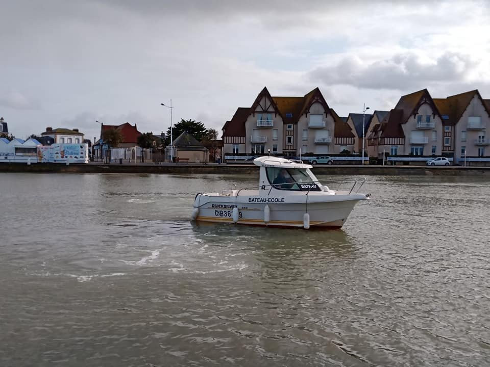 Ecole de Voile Courseulles-Sur-Mer-Courseulles-sur-Mer必去景点