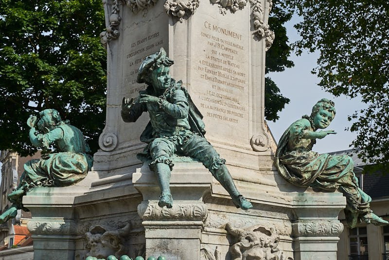 Monument A Watteau-瓦伦西安必去景点