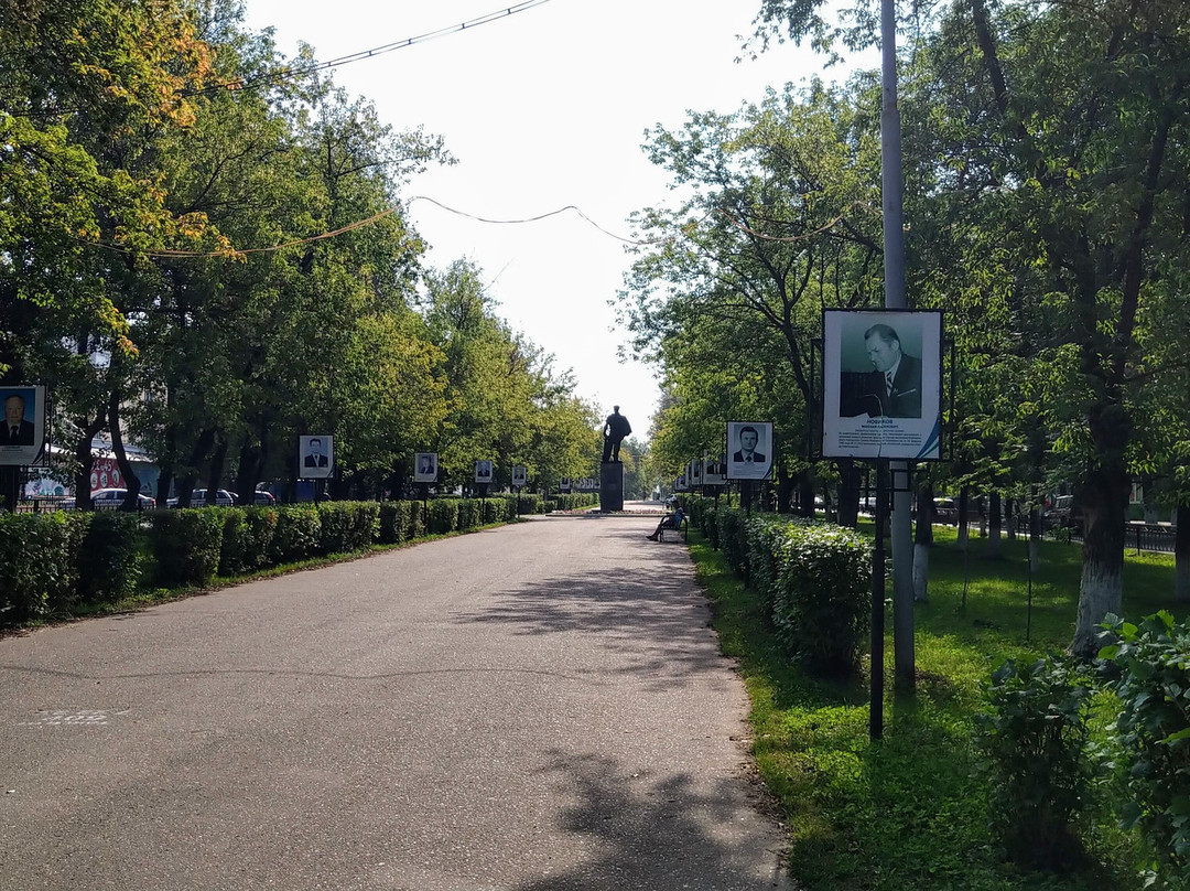 Evgeniy Kartsev Monument-Neftekamsk必去景点