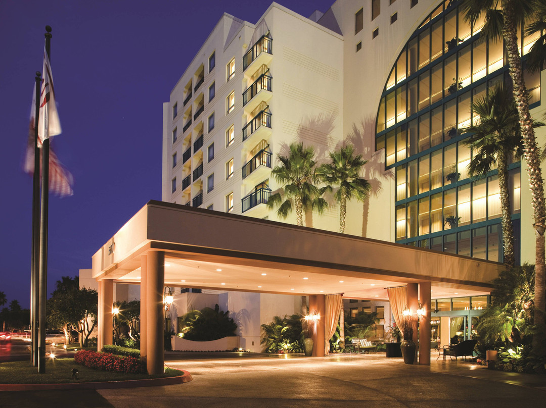 纽波特海滩万豪湾景酒店主图