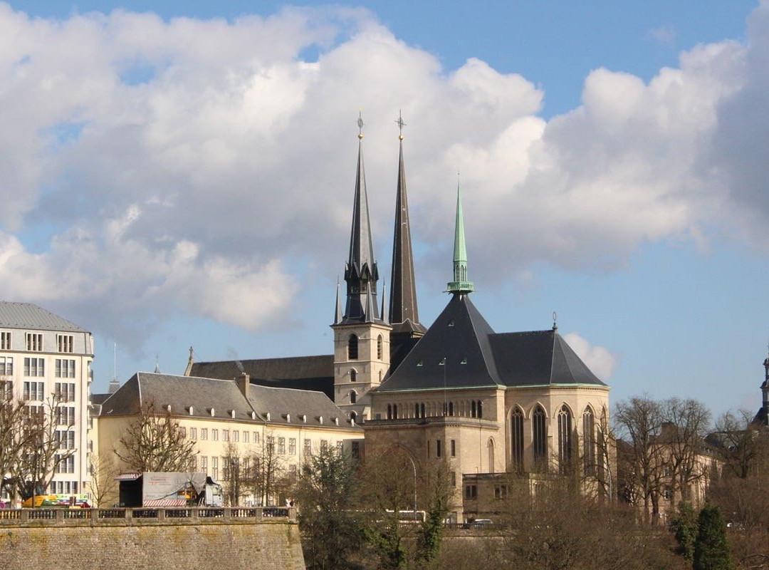 Taxi and  Shuttle Esch-sur-Alzette-卢森堡城必去景点