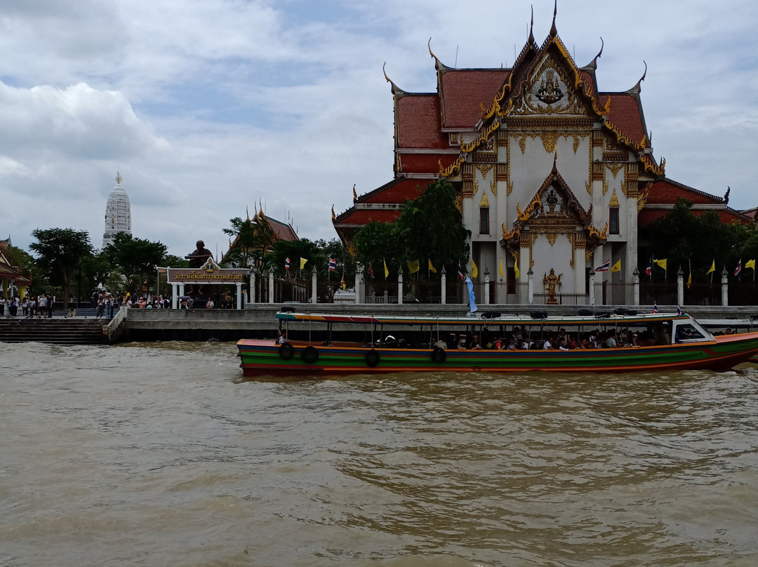 Wat Rakang Kositaram景点图片