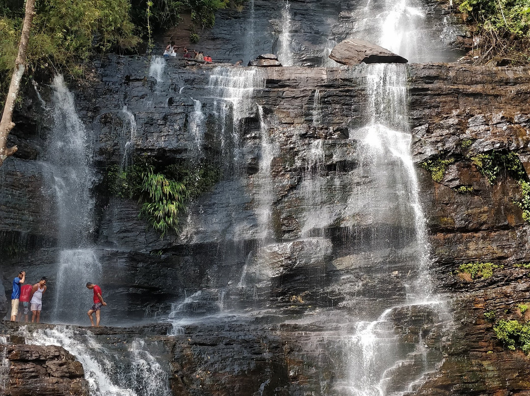 Jhari Waterfalls景点图片