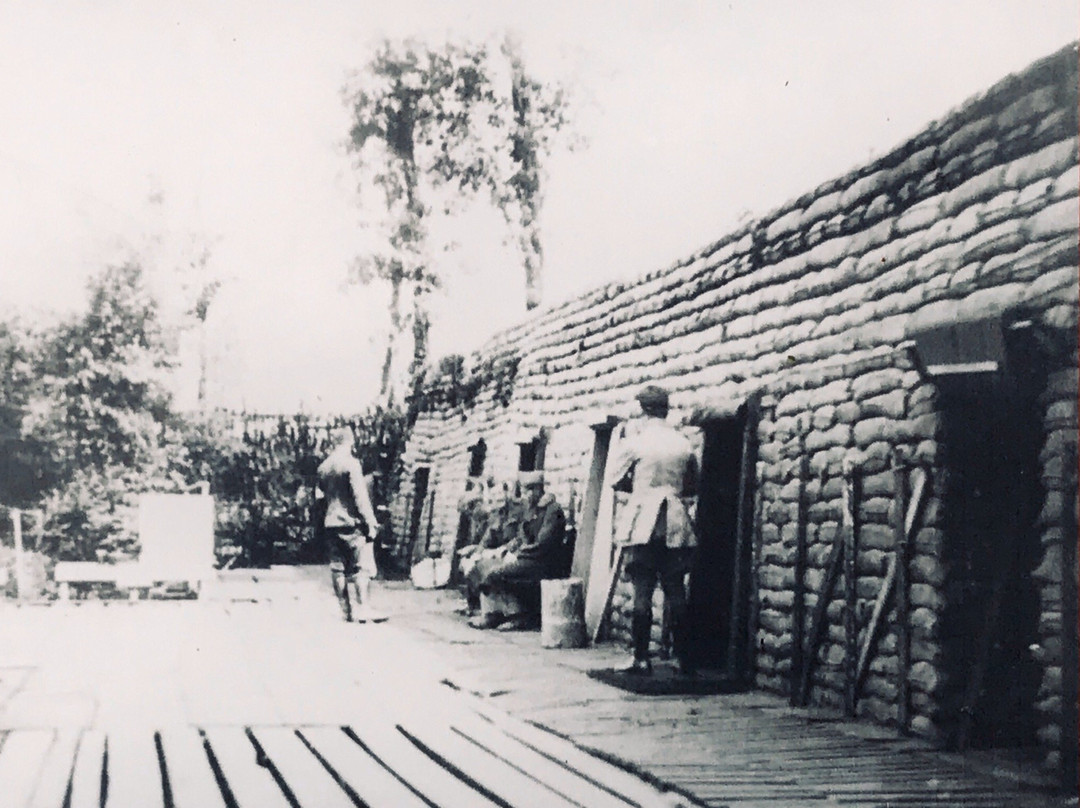 Essex Farm Cemetery景点图片