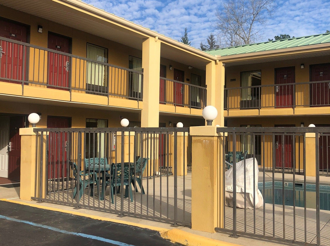 Executive Inn Opp主图