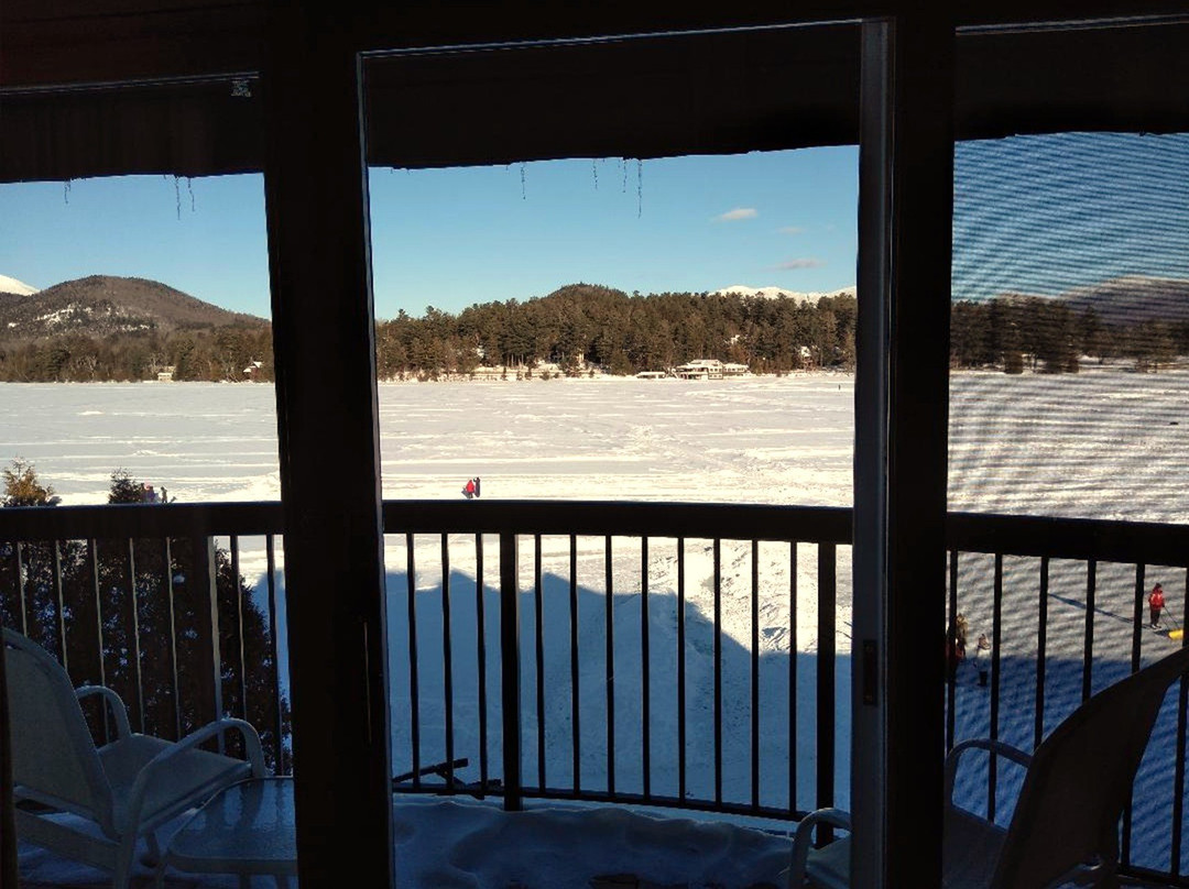 金箭湖畔度假酒店主图