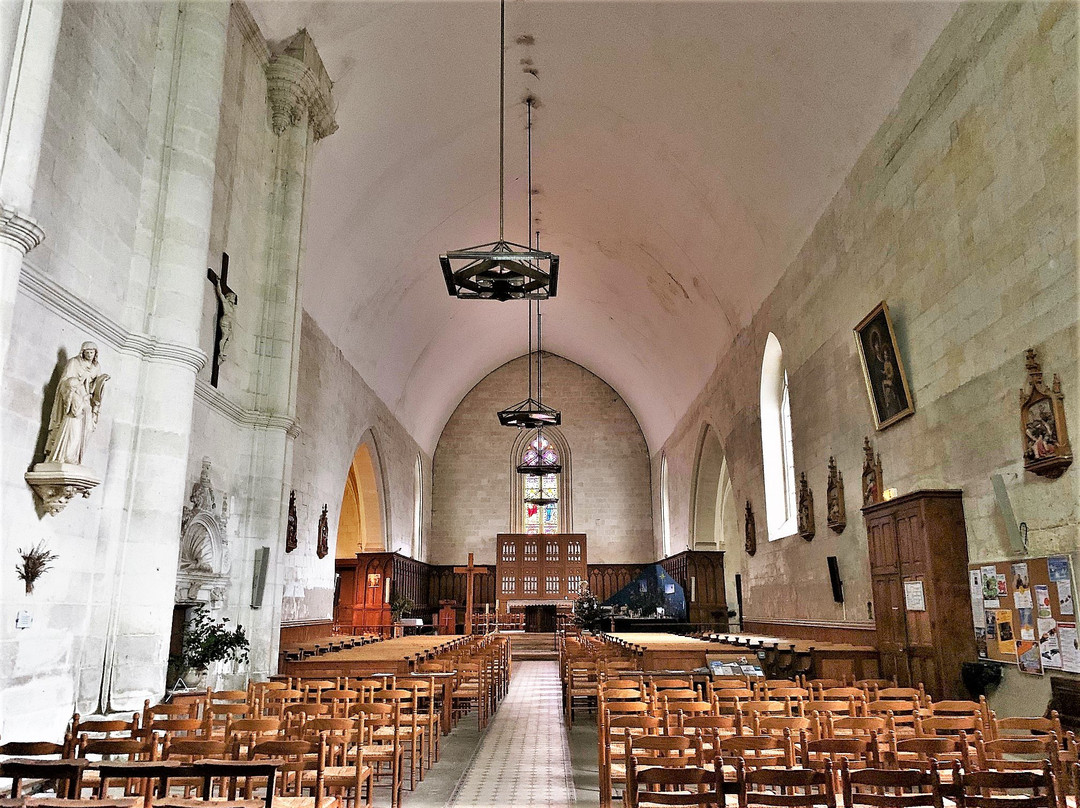 Eglise Notre Dame-Les Rosiers sur Loire必去景点