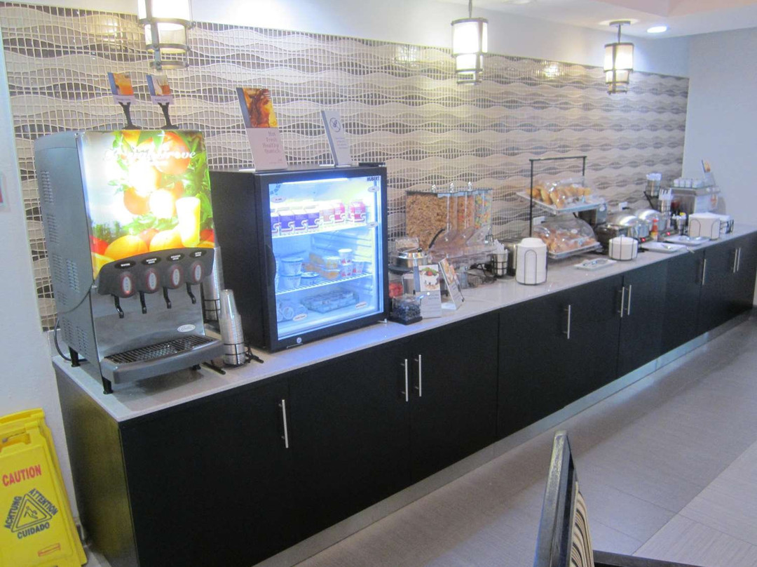 Comfort Inn & Suites主图