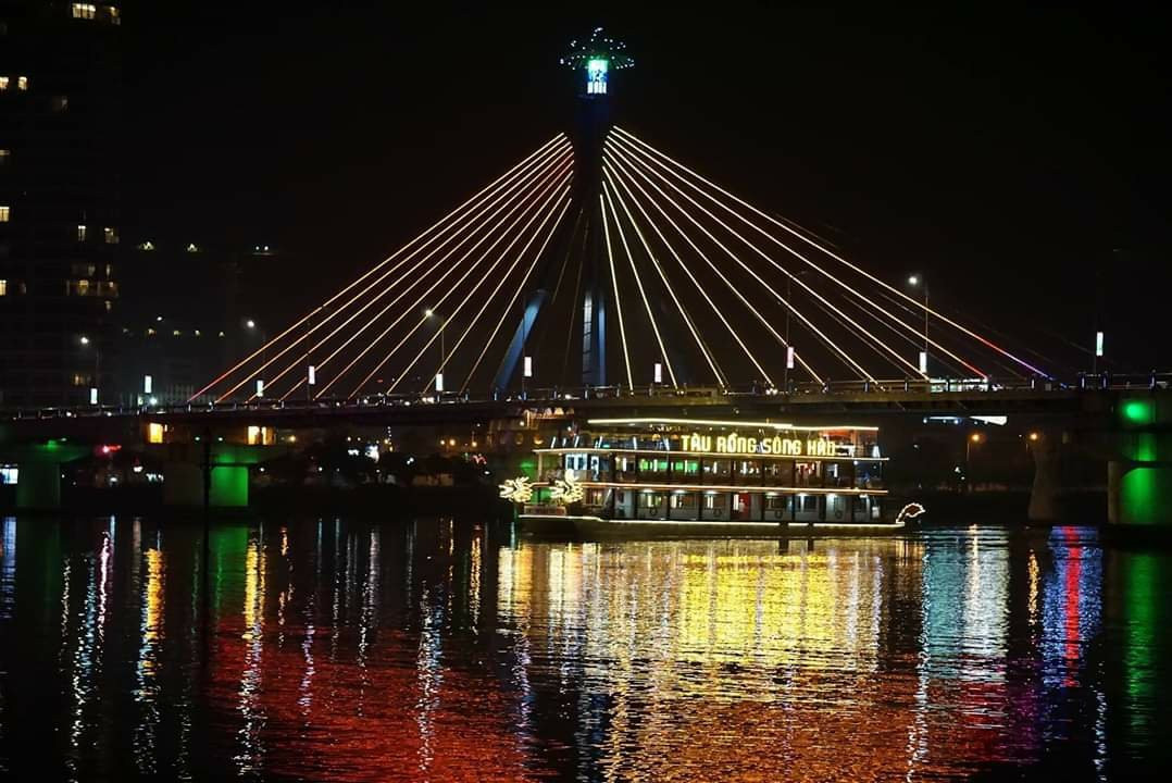 Han River Dragon Cruise景点图片