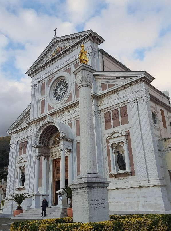 Basilica di Gesù Bambino-Arenzano必去景点