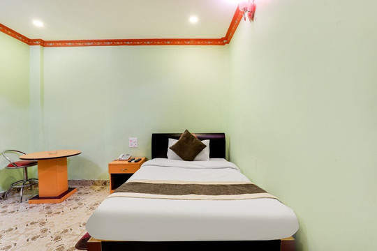 SPOT ON 545 Ghatal Hotel主图