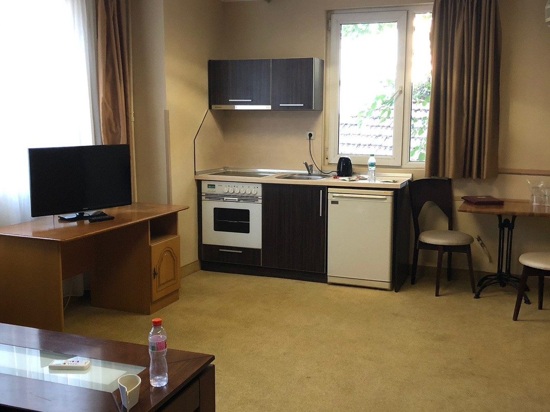 阿维翁酒店主图