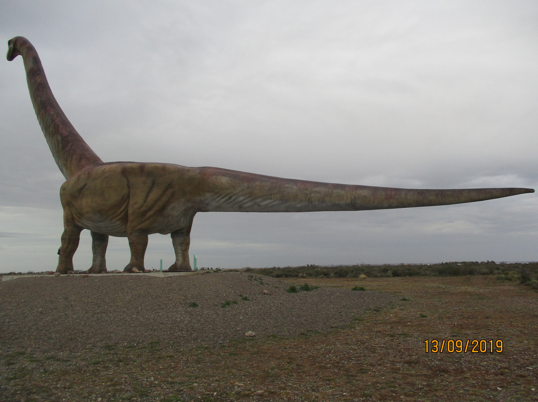 Replica del Titanosaurio景点图片