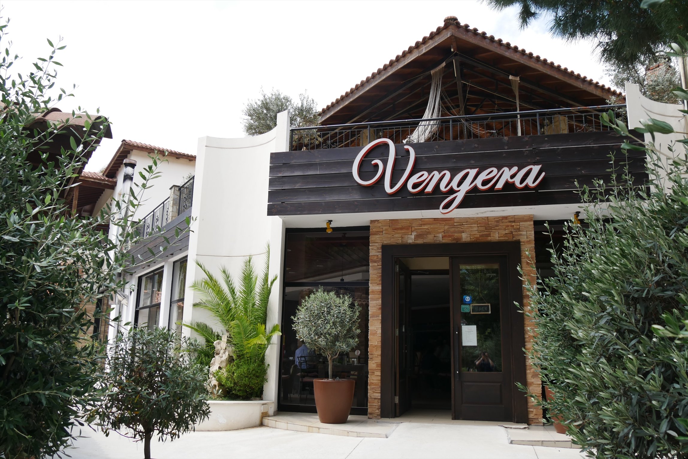 Vengera Café Restaurant and Apartments-浴室