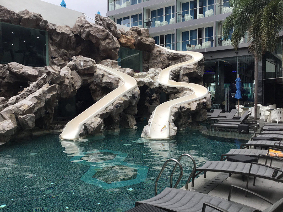 Azure Hotel Pattaya主图