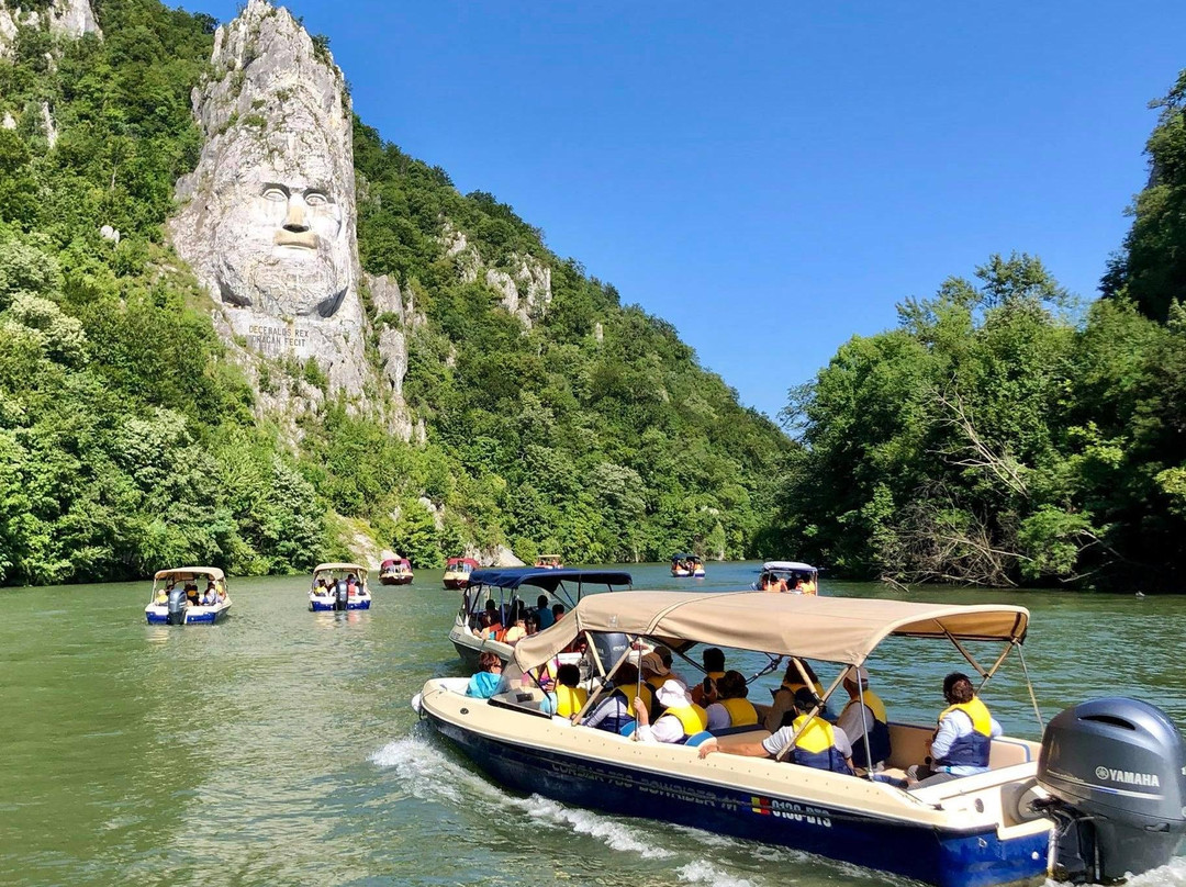 Cazanele Dunarii Boat Tours & Water Sports景点图片