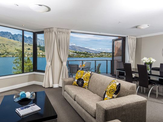 皇后镇湖岸盛橡度假酒店主图