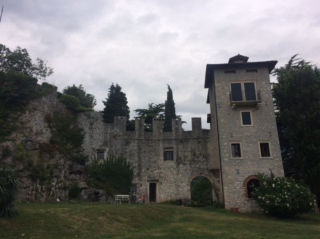 Castrum di Serravalle主图