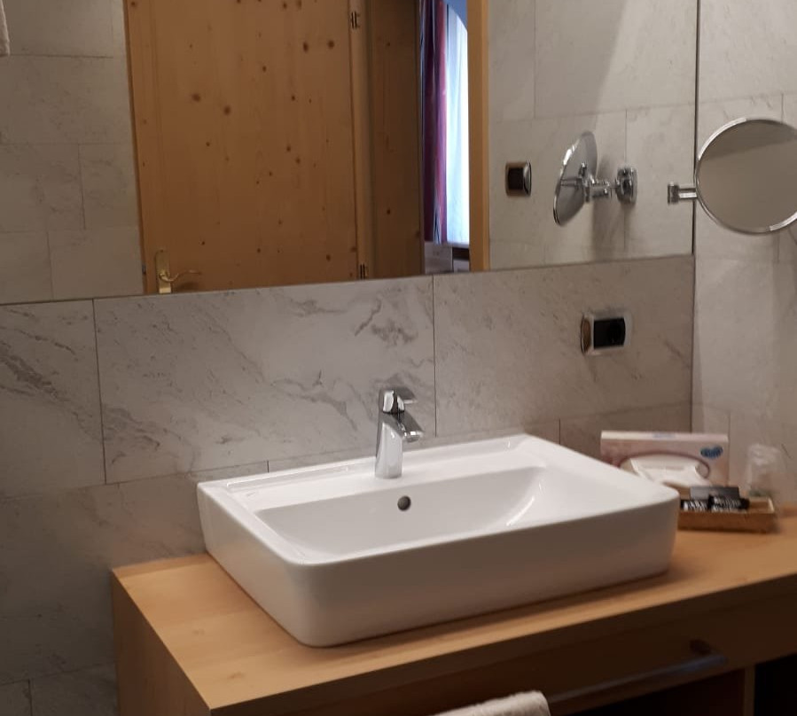 金色玫瑰酒店主图