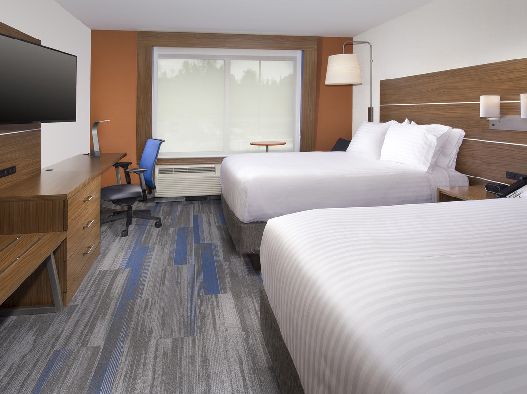 Holiday Inn Express & Suites Altoona By IHG主图