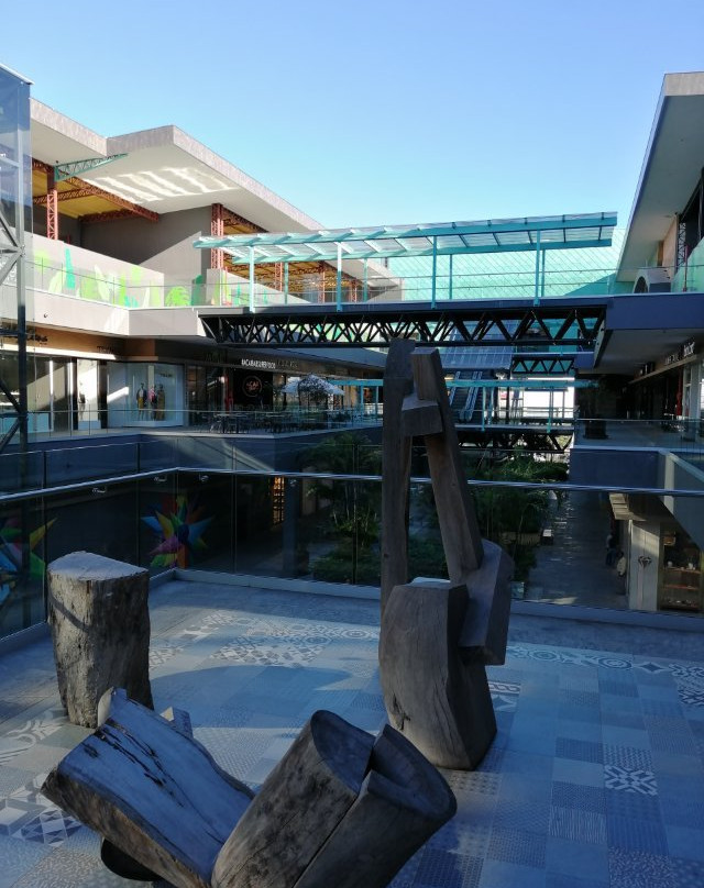 Patio Design LifeStyle Center-圣克鲁斯省必去景点