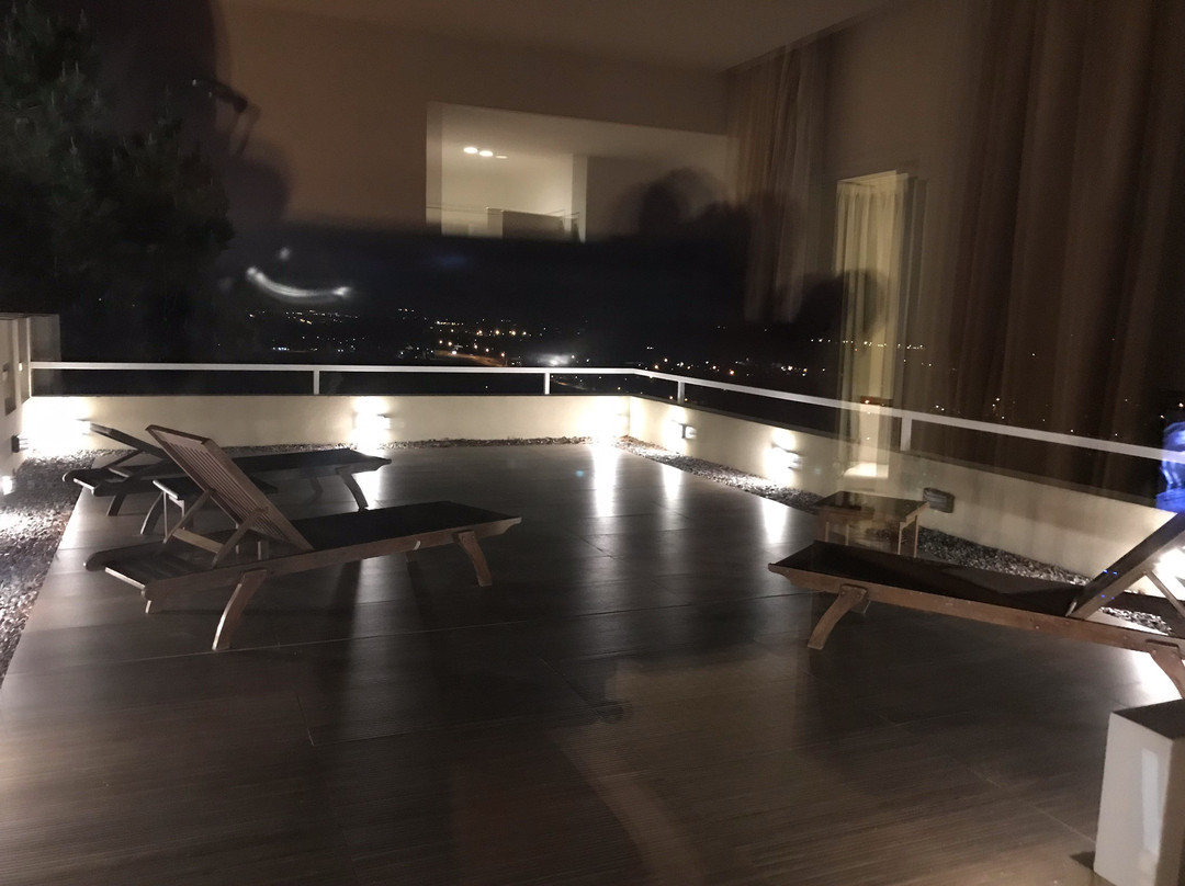 Elegance Hotel主图