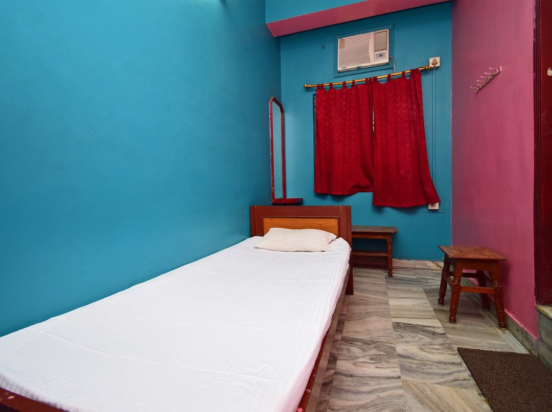 SPOT ON 35855 Hotel Roshan