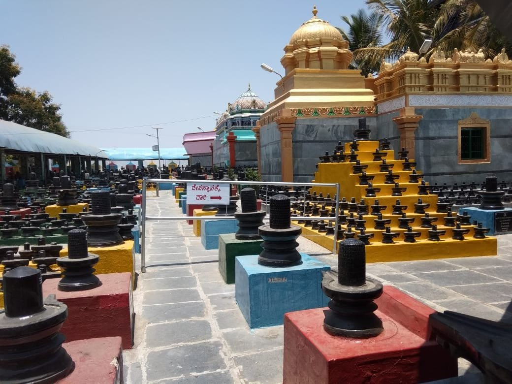 Kotilingeshwara Temple景点图片