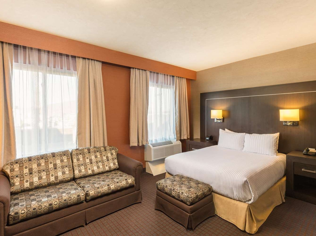 希尔顿酒店萨尔蒂约枫林套房主图