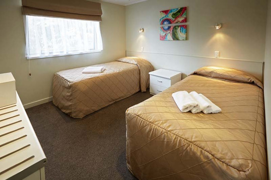 Pioneer Waterfront Apartments主图