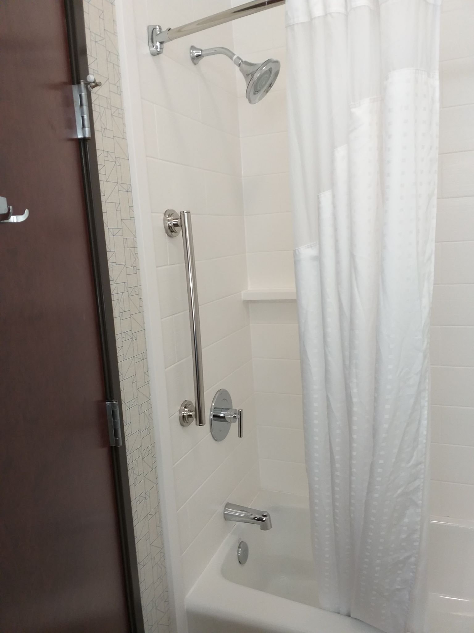 Holiday Inn Express & Suites Longview South I-20, an IHG hotel-浴室