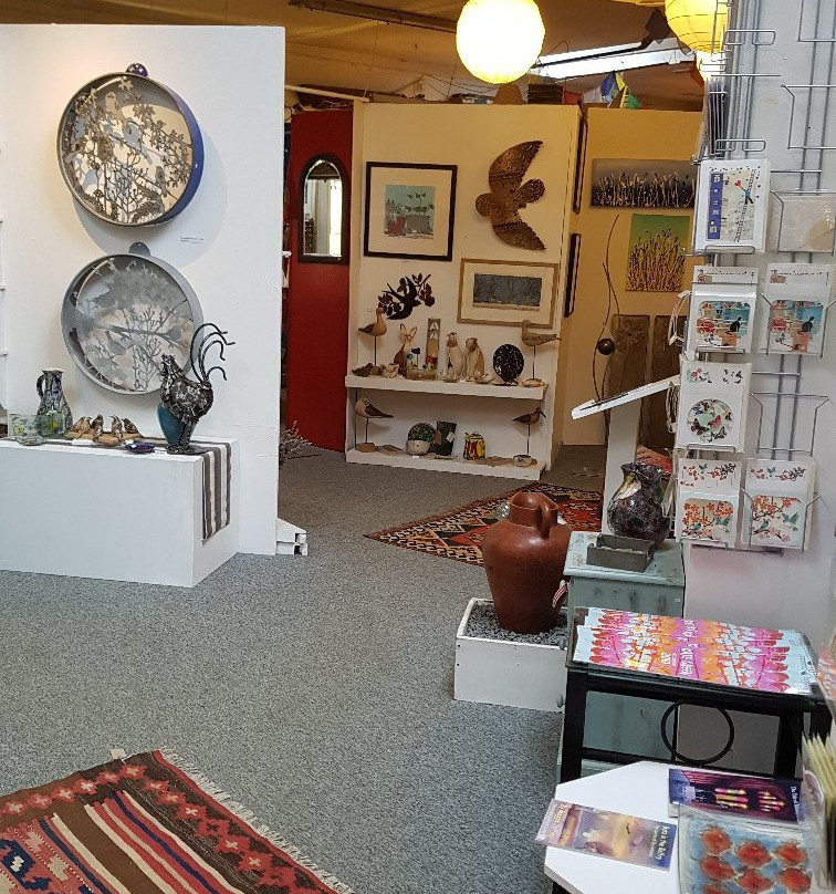 Haddenham Galleries景点图片