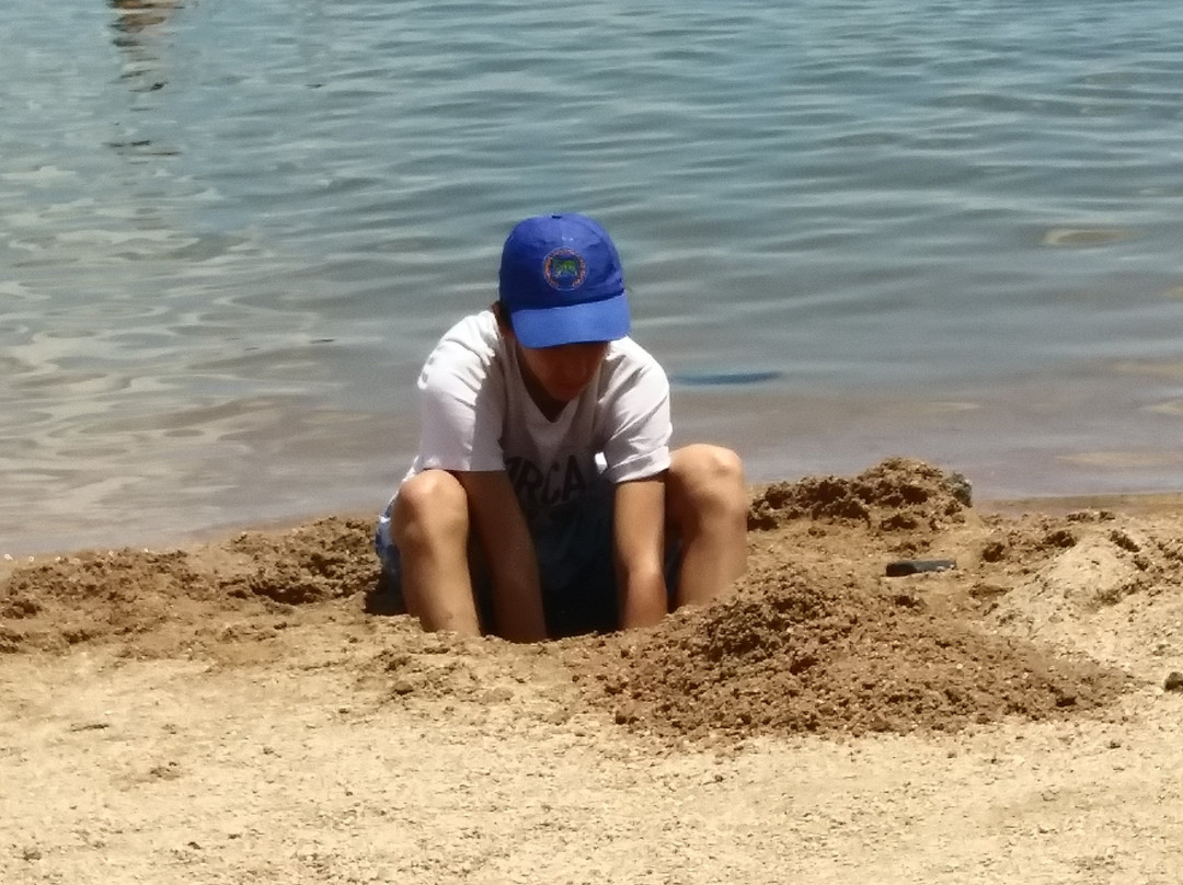 Dique Piscu Yaco-梅洛必去景点