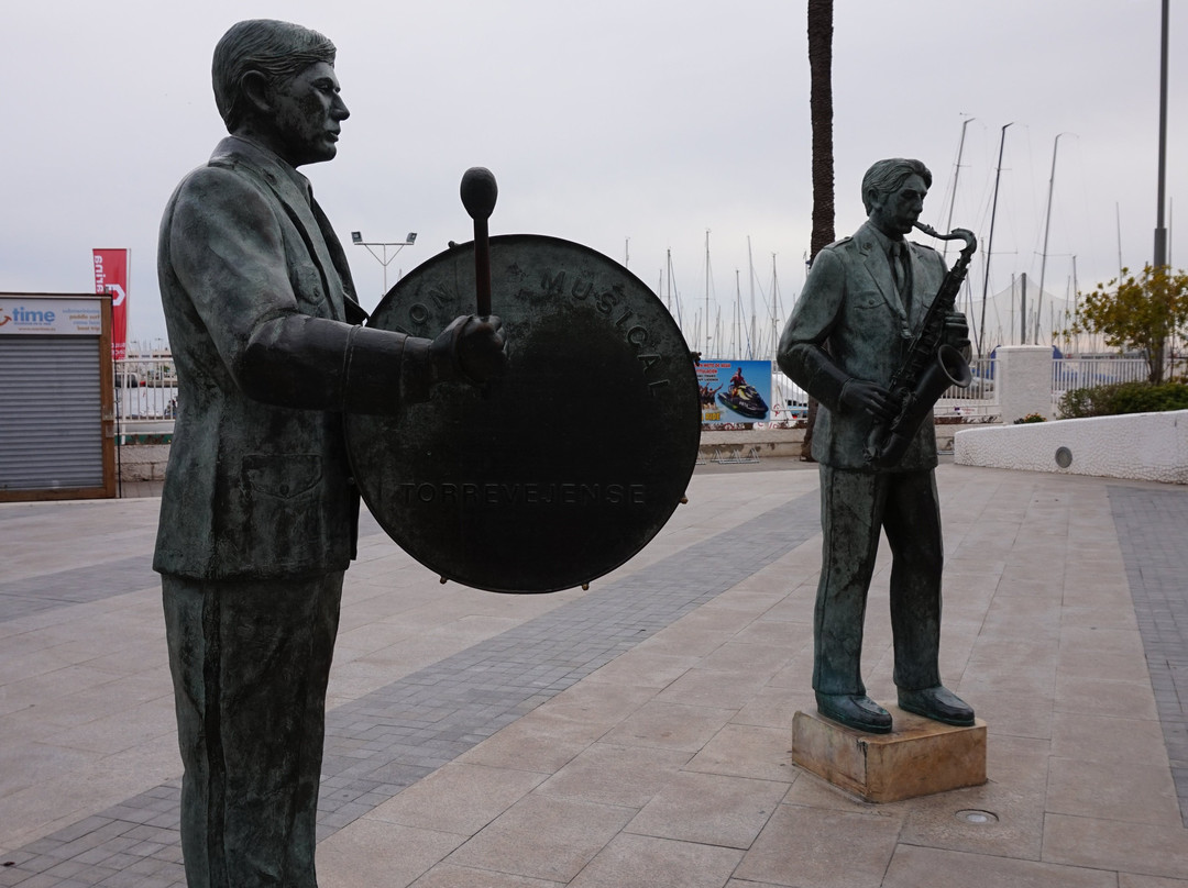 Monumento Homenaje a los Musicos Torrevejenses景点图片