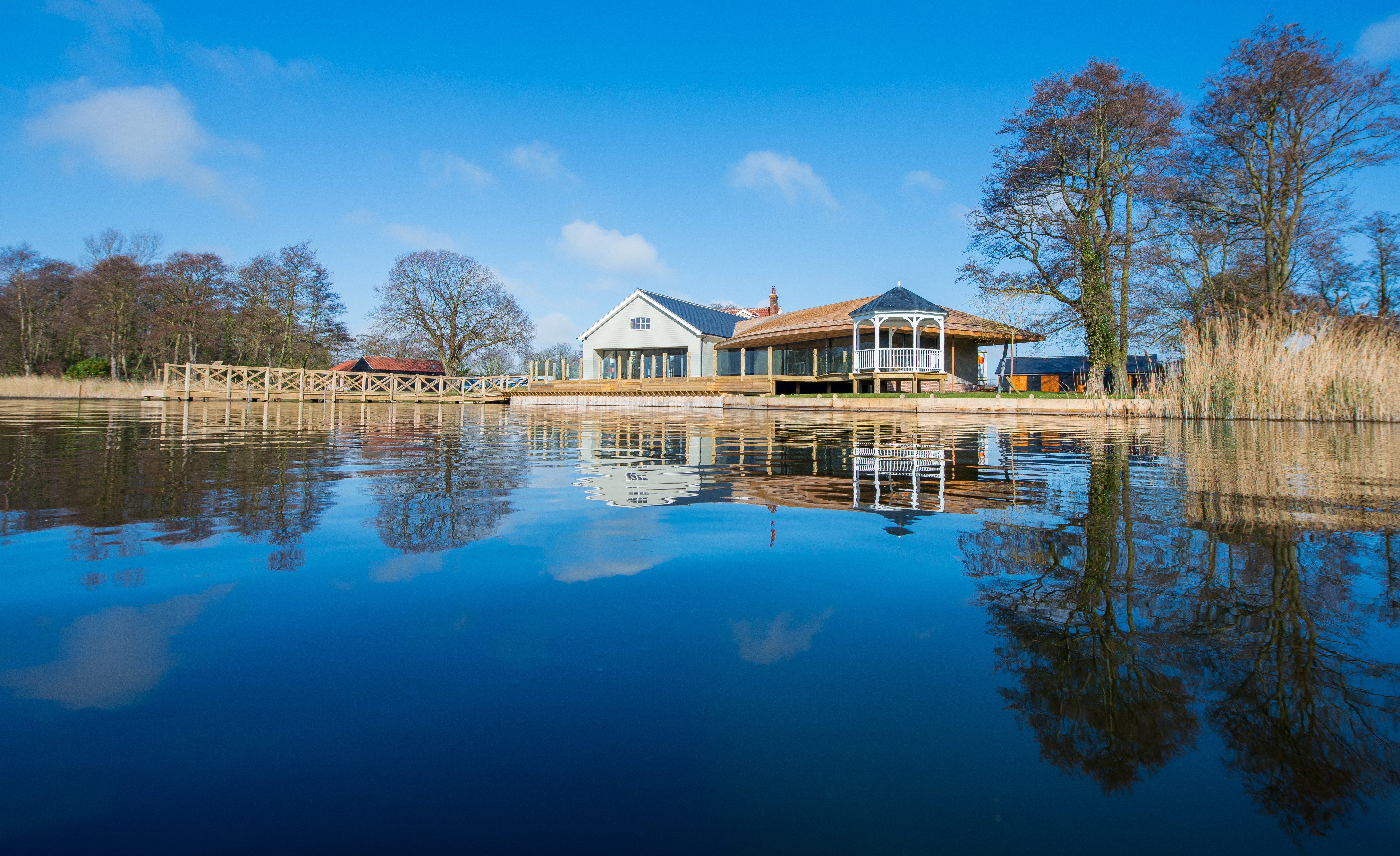 The Boathouse-官方