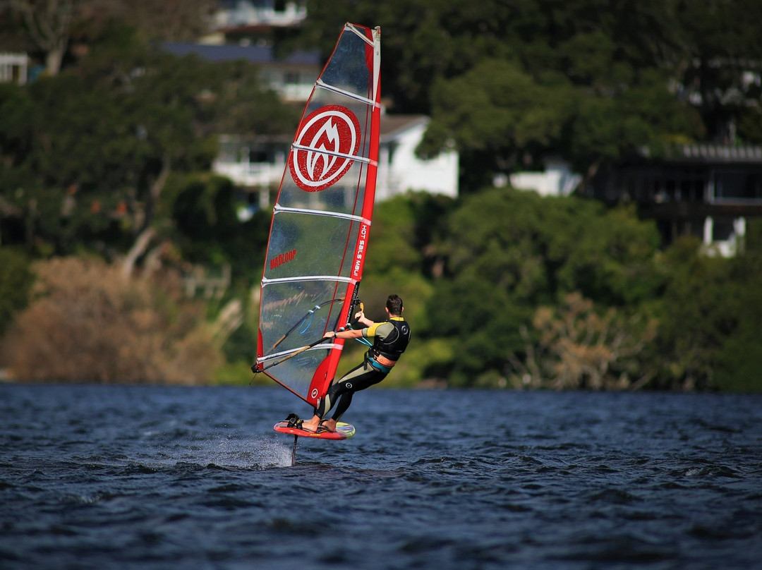 Madloop Windsurfing景点图片