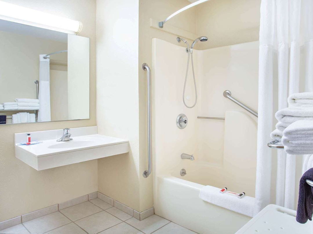 Super 8 by Wyndham Lewistown主图