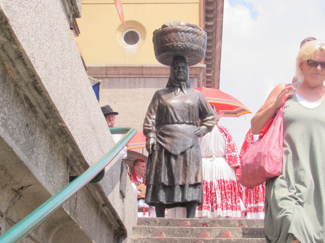 Statue of Kumica Barica景点图片