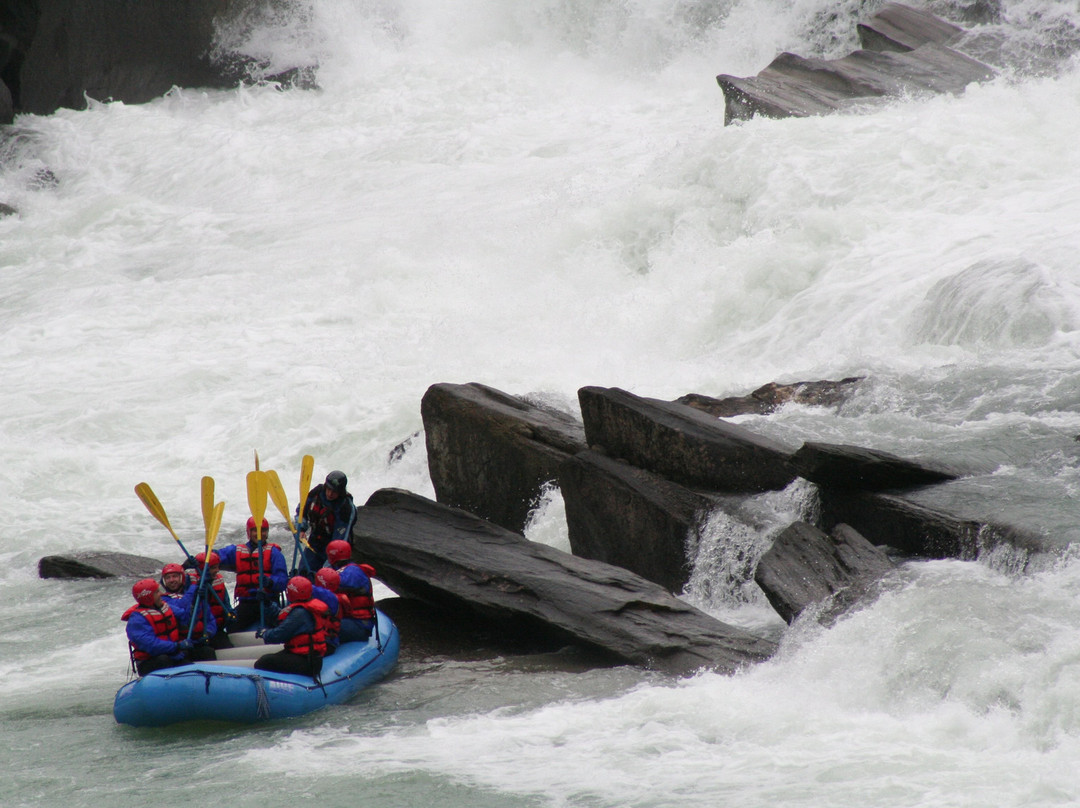 Mount Robson Whitewater Rafting Co.景点图片