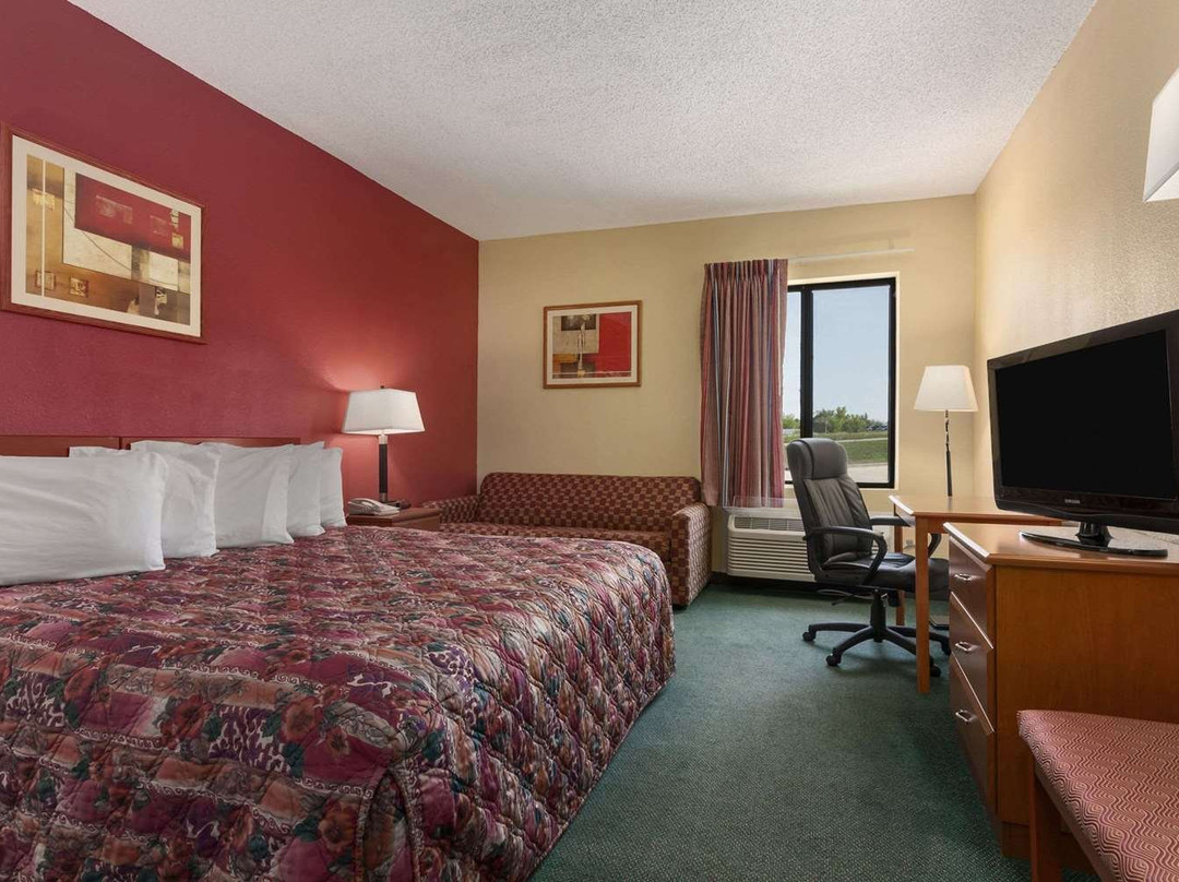 Days Inn by Wyndham Jefferson City主图