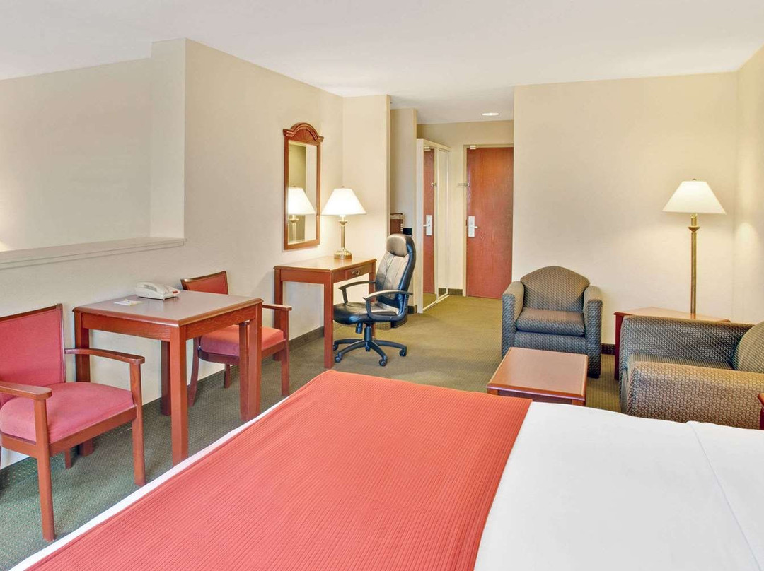 Days Inn & Suites by Wyndham Laurel Near Fort Meade主图
