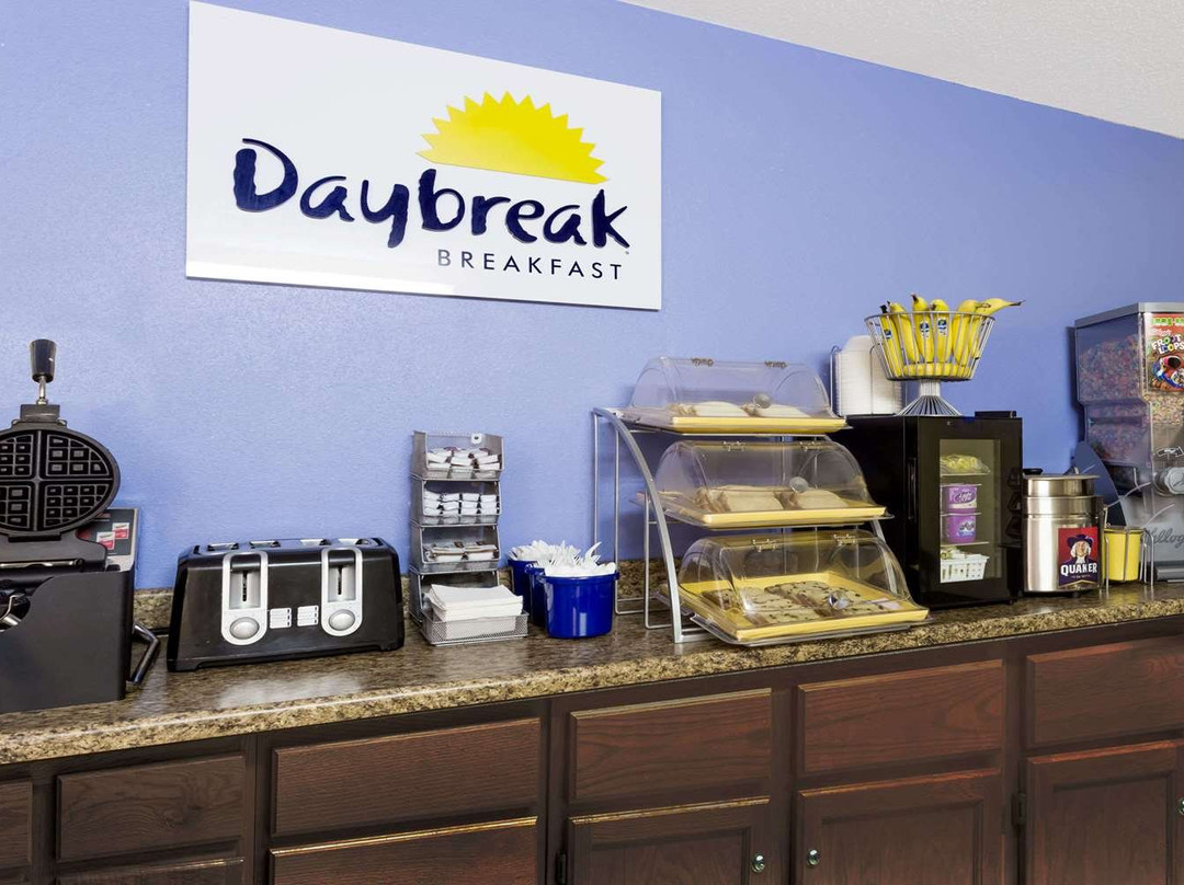 Days Inn by Wyndham Plymouth主图