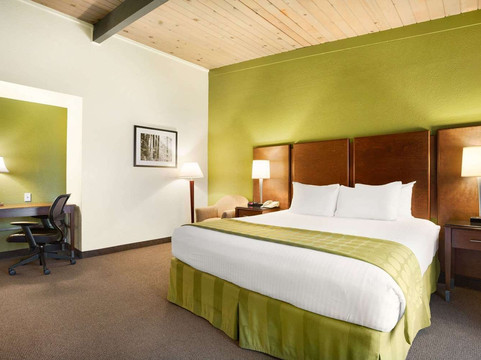 Ramada by Wyndham San Diego North Hotel & Conference Center主图