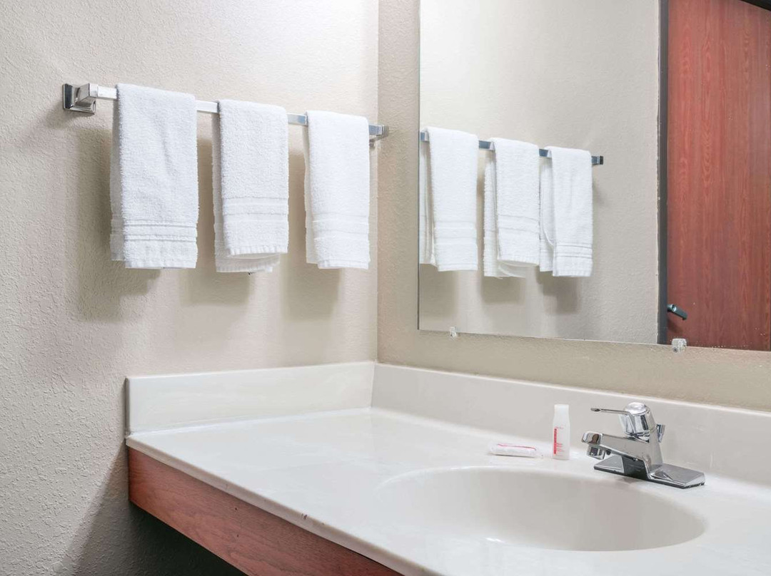 Super 8 by Wyndham Milaca主图